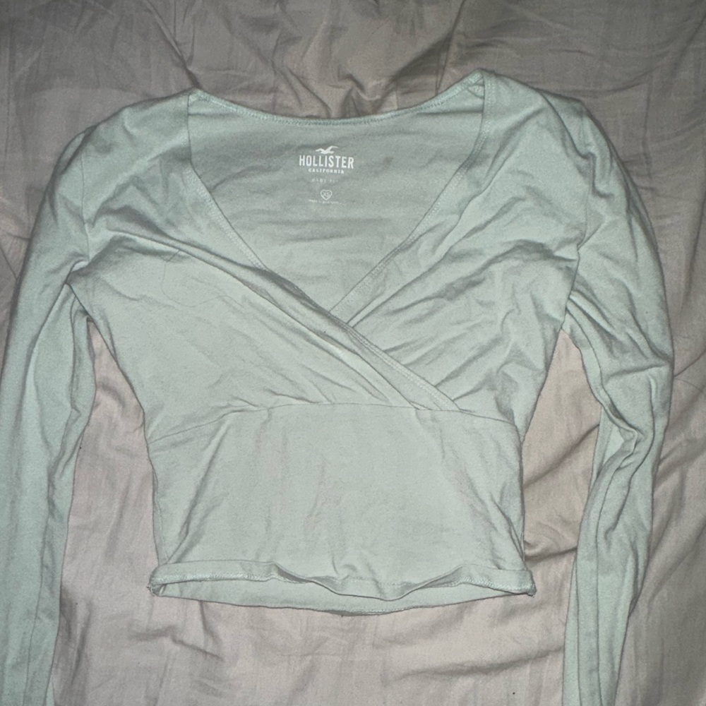 Hollister wrap baby tee